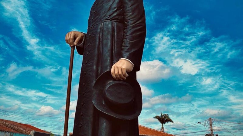 Cedro: Riva concretiza sonho religioso com a chegada da estátua de Padre Cícero no município