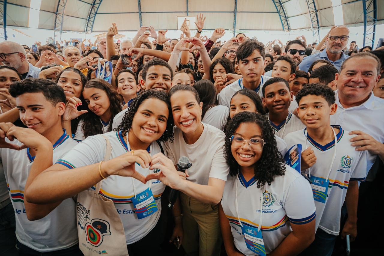 Em Petrolina, governadora Raquel Lyra autoriza mais de R$ 60 milhões em obras hídricas e anuncia nova instalação do Porto Digital durante o Ouvir para Mudar