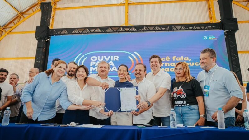 Durante o Ouvir para Mudar, a governadora Raquel Lyra anuncia mais de R$ 124 milhões em ações beneficiando os municípios do Sertão Central