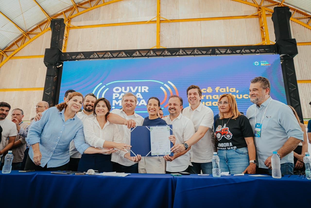 Durante o Ouvir para Mudar, a governadora Raquel Lyra anuncia mais de R$ 124 milhões em ações beneficiando os municípios do Sertão Central