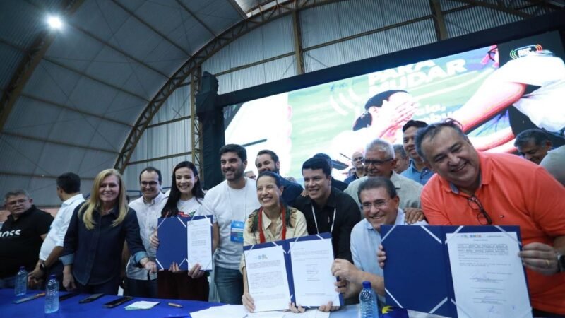 Ouvir para Mudar: em Serra Talhada, governadora Raquel Lyra assina ordens de serviço da construção da maternidade do município e restauração da PE-350