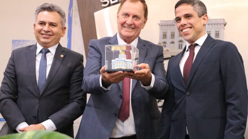 Entrega do título de cidadão pernambucano ao secretário de Governo e ex-prefeito Jorge Garziera, se transforma em momento histórico e de reconhecimento ao seu trabalho para o desenvolvimento de Lagoa Grande e Pernambuco