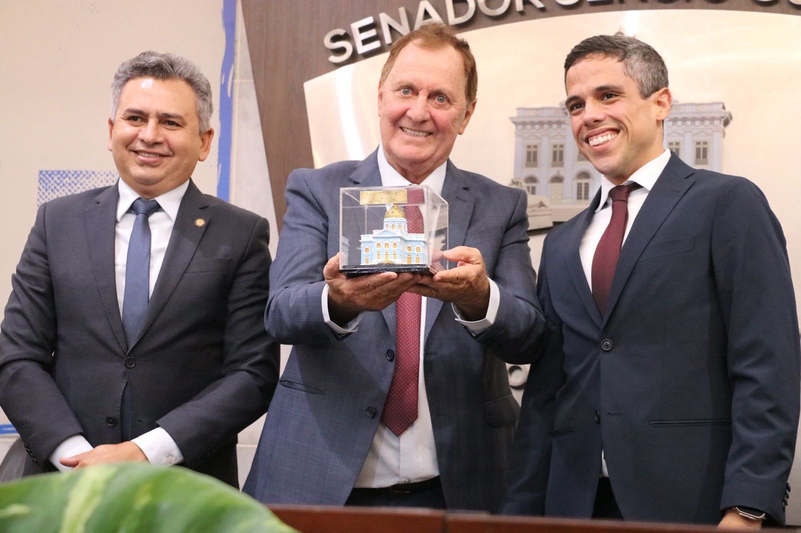 Entrega do título de cidadão pernambucano ao secretário de Governo e ex-prefeito Jorge Garziera, se transforma em momento histórico e de reconhecimento ao seu trabalho para o desenvolvimento de Lagoa Grande e Pernambuco