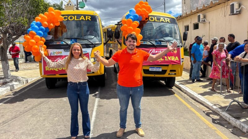 Orocó recebe mais 2 ônibus escolares do programa Juntos pela Educação, totalizando 10 veículos e Prefeito Ismael Lira agradece a governadora