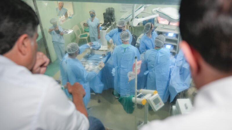 Eduardo da Fonte acompanha primeira cirurgia PIPAC no Hospital Oswaldo Cruz e defende credenciamento do procedimento no SUS