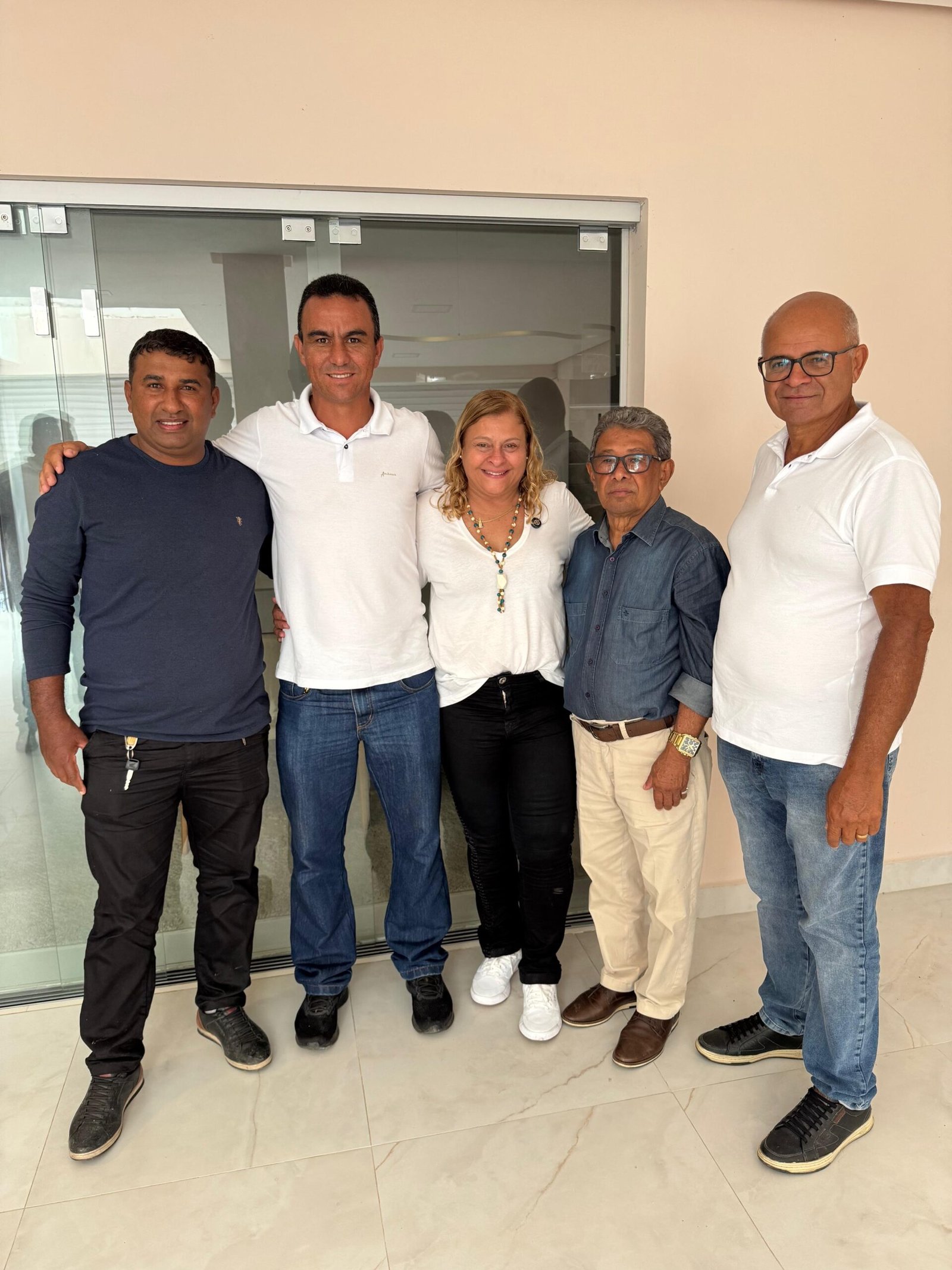 REGINA DA SAÚDE AVANÇA NOS APOIOS À SUA PRÉ-CANDIDATURA A DEPUTADA ESTADUAL: EM TUPANATINGA, O EX-VEREADOR BARBEIRINHO É NOVA ADESÃO.