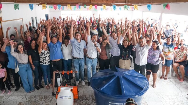 Pedro Campos entrega equipamentos a pequenos produtores rurais de Águas Belas