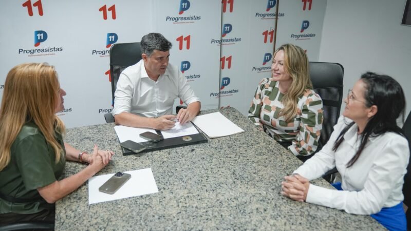 Deputado federal Eduardo da Fonte reforça compromisso com a saúde e o desenvolvimento do Sertão do Araripe ao lado da deputada Roberta Arraes, da vereadora Dra. Mary Magdala e da enfermeira Leontina Desmontes