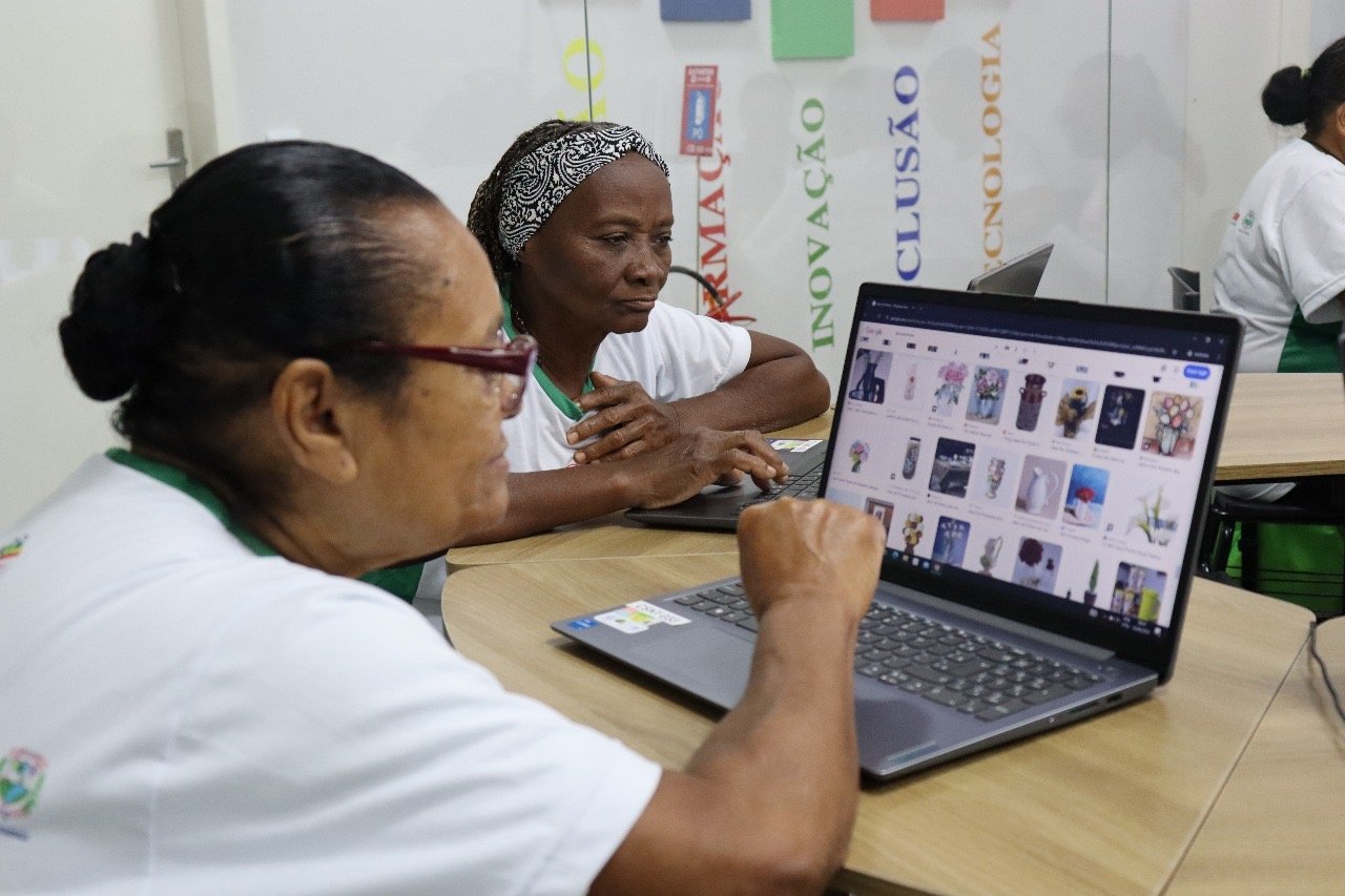 Tecnologia na melhor idade: letramento digital transforma rotina de idosos no interior de Pernambuco