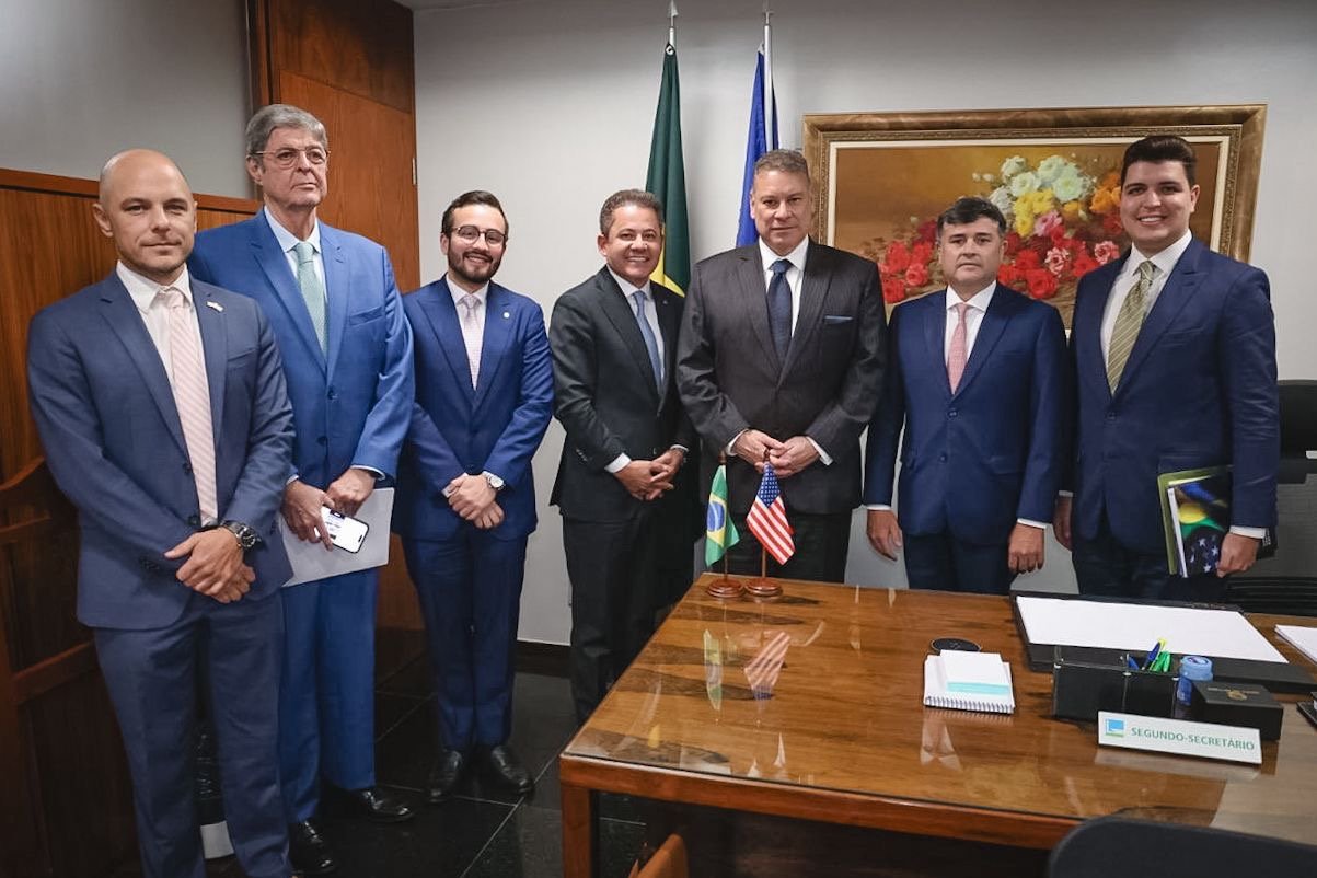 Eduardo e Lula da Fonte recebem embaixador dos Estados Unidos na Câmara dos Deputados