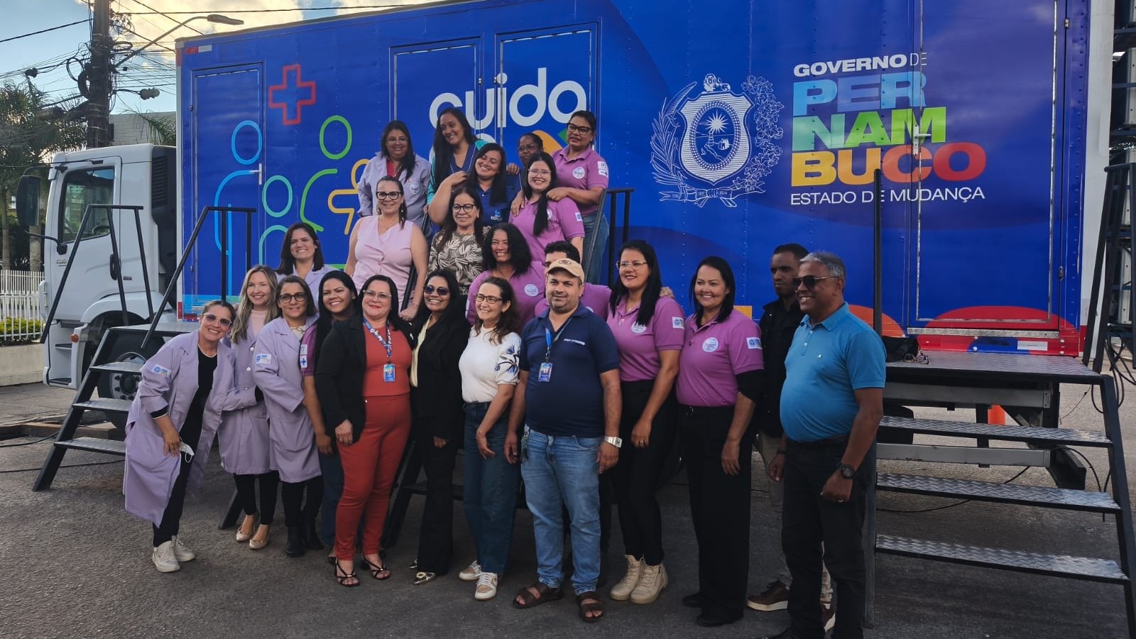 Débora Almeida concede entrevista em Rádio e visita ‘Carreta da Mulher’ instalada em Garanhuns: “Mulheres, venham para cá! Isso é pra vocês!”