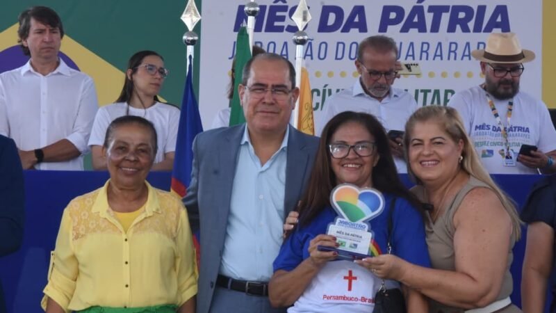 Mano e Andrea Medeiros celebram mês da pátria e participam de desfile cívico-militar do Jaboatão dos Guararapes