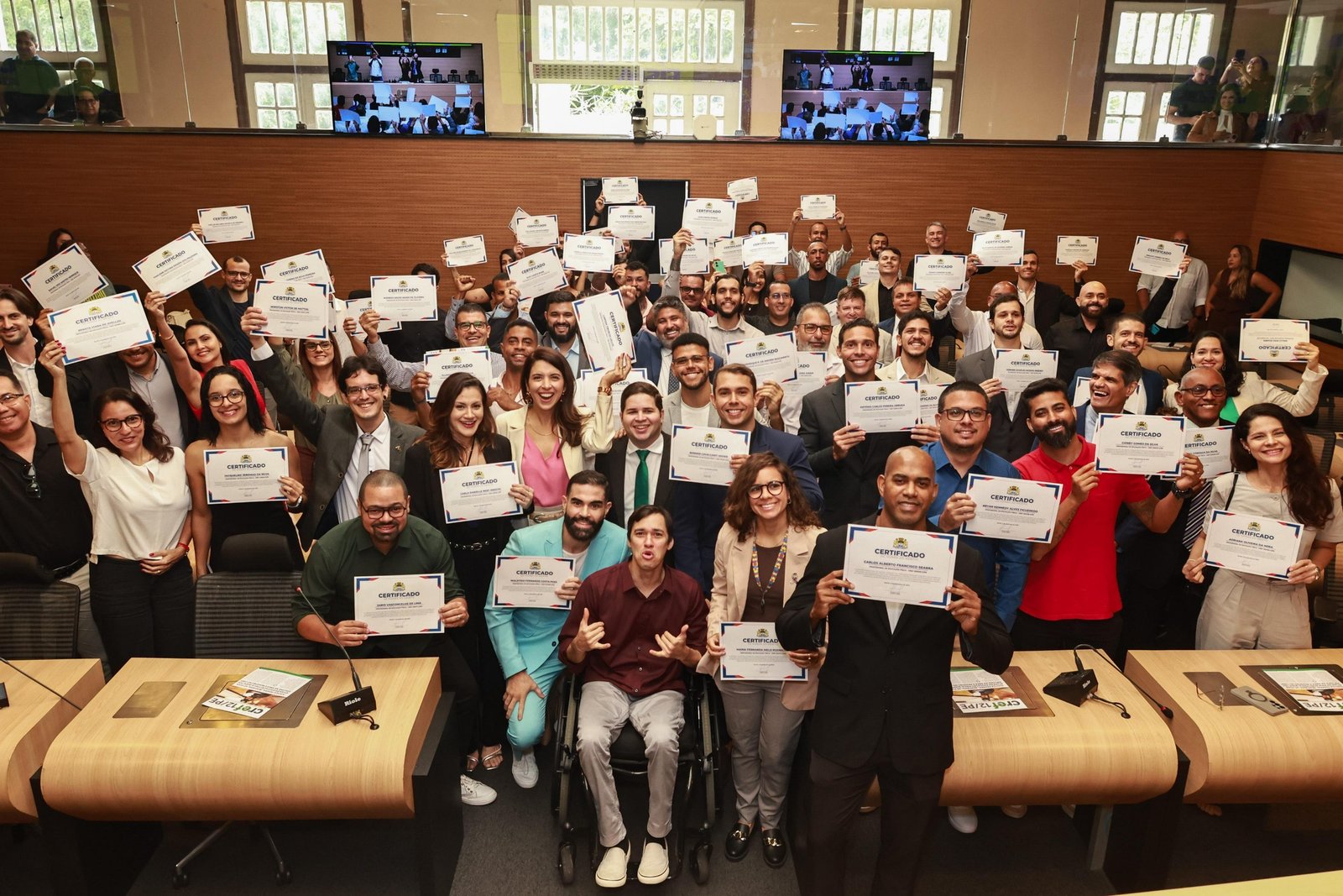 Câmara do Recife homenageia 86 Profissionais de Educação Física em sessão solene