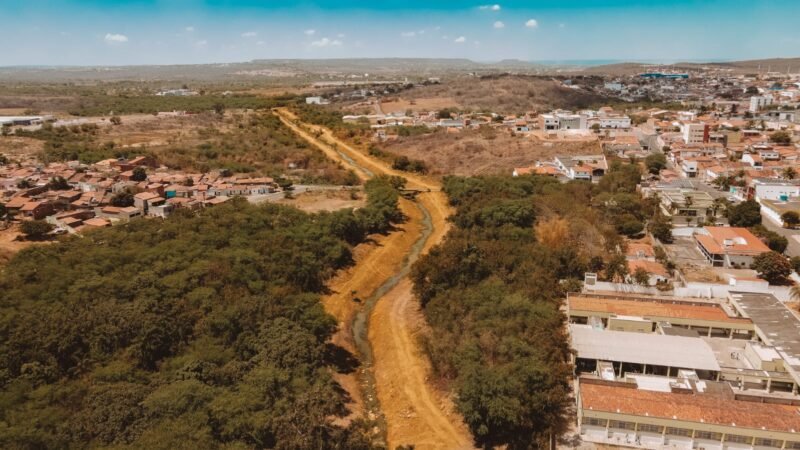 Prefeitura de Araripina realiza segunda limpeza do Canal São Pedro em 9 meses de gestão