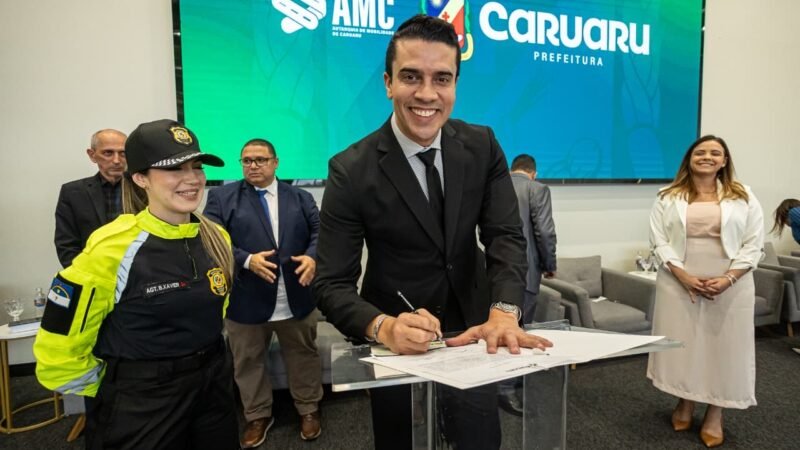 Prefeito Rodrigo Pinheiro entrega novas motocicletas e anuncia gratificação para motociclistas da AMC