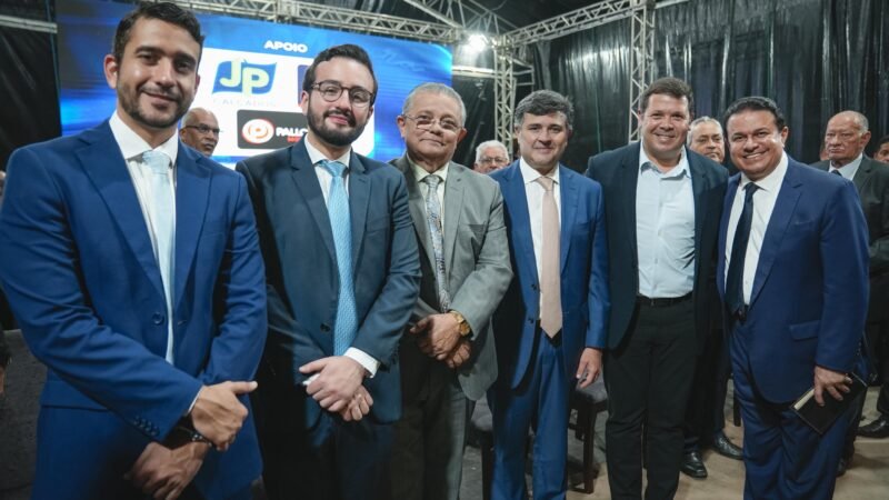 Eduardo da Fonte, Lula da Fonte e Pastor Adalto Santos participam da Cruzada Evangelística em Palmares ao lado do prefeito Jr de Beto e o vice Neto Melo