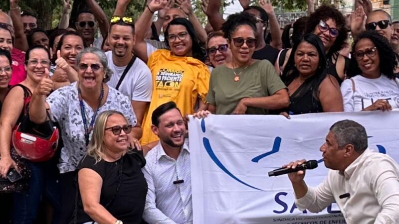 Em manifestação dos profissionais de enfermagem na Praça do Derby, Gilmar Júnior defende piso da categoria e anuncia audiência