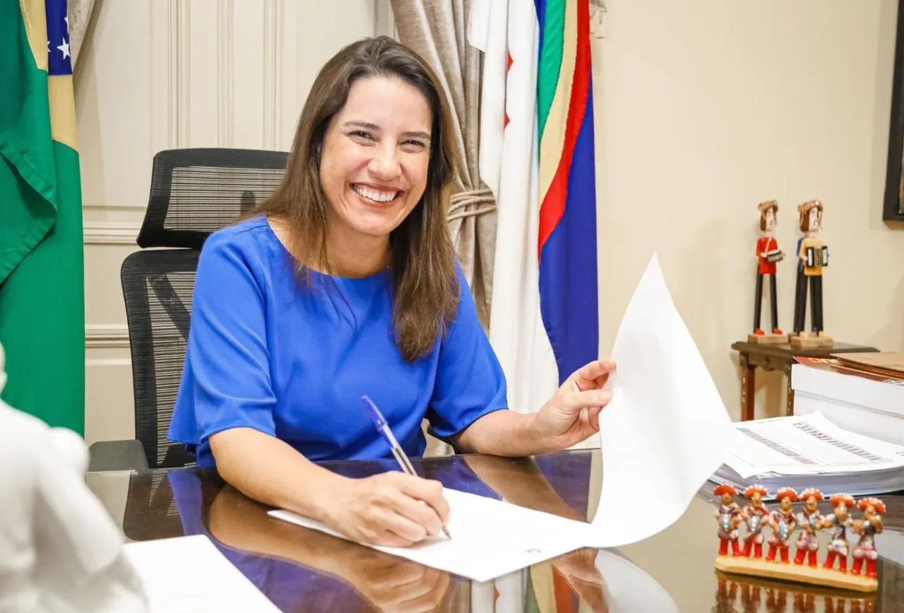 Deputado Antônio Moraes e Guiga Nunes celebram ordem de serviço da recuperação da PE-082