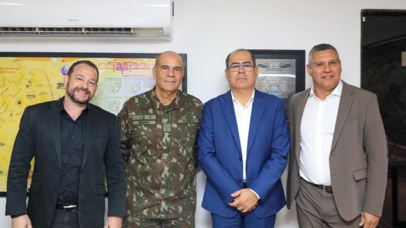 Prefeito Mano Medeiros apresenta projeto de desenvolvimento turístico, histórico e cultural do Monte dos Guararapes para o Exército e Iphan