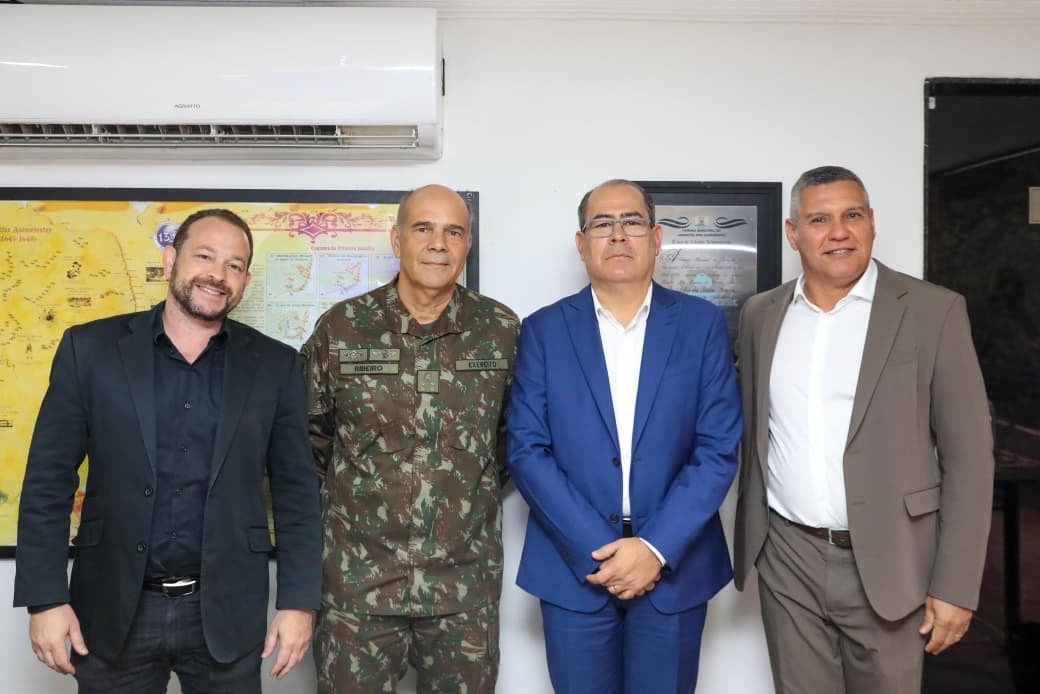 Prefeito Mano Medeiros apresenta projeto de desenvolvimento turístico, histórico e cultural do Monte dos Guararapes para o Exército e Iphan