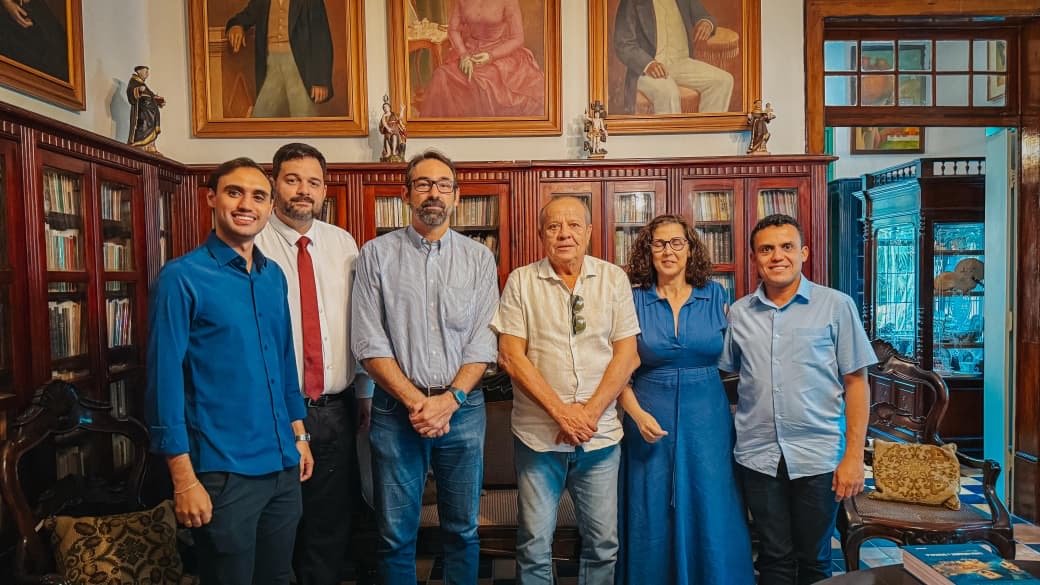 Prefeito Marcílio Régio visita Fundação Gilberto Freyre em busca de parcerias culturais