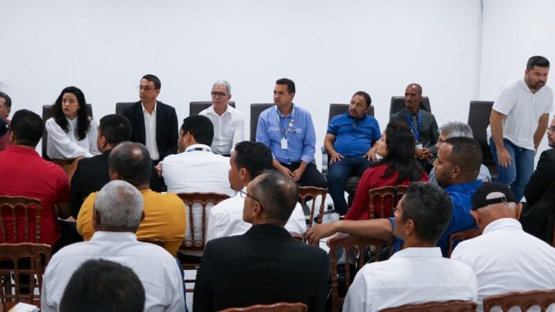 Prefeito Andrei participa de reunião com representantes dos moradores e herdeiros para buscar solução definitiva para o bairro Sol Levante