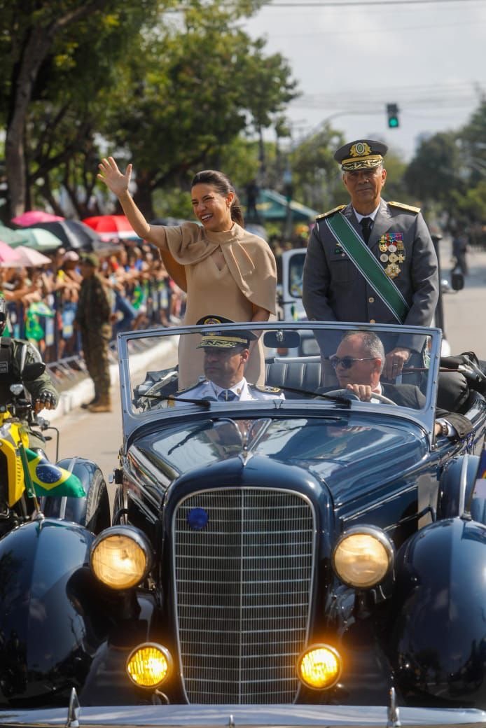 No desfile cívico-militar de 7 de Setembro, governadora Raquel Lyra destaca importância da justiça social e da educação e ressalta otimismo com o futuro de Pernambuco e do Brasil