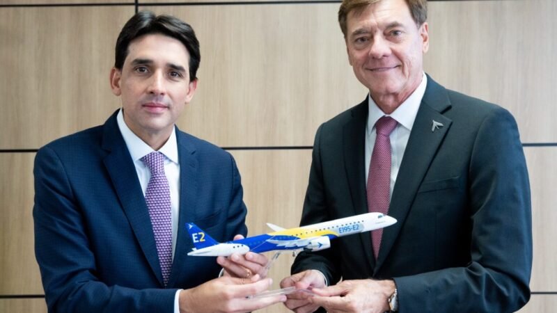 Silvio Costa Filho celebra venda de 50 aviões da Embraer para os EUA