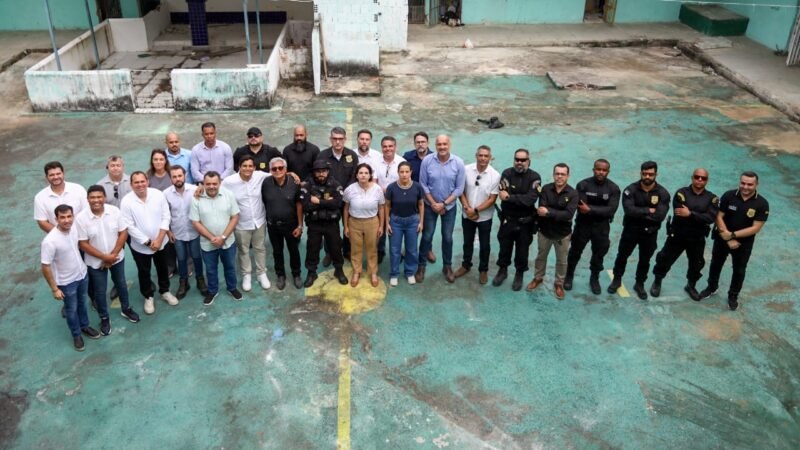 Na Ilha de Itamaracá, governadora Raquel Lyra conduz início da demolição da Penitenciária Professor Barreto Campelo