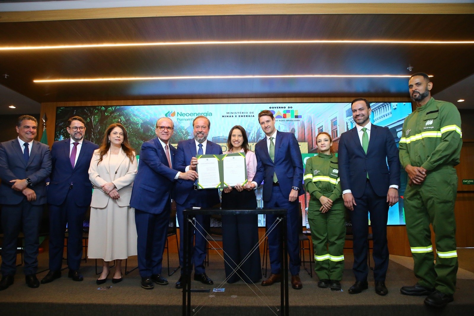 Governo do Estado e Ministério de Minas e Energia assinam renovação da concessão da Neoenergia Pernambuco até 2060