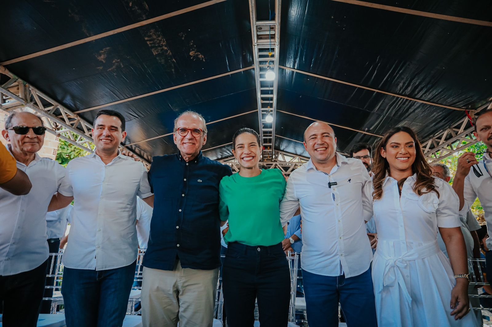 Governo do Estado firma convênio com a prefeitura de Araçoiaba para construção de nova escola municipal e entrega ônibus escolar ao município