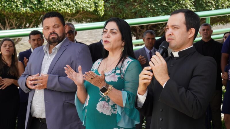 Prefeita Drª Cátia celebra 7 de setembro e recebe dois novos veículos doados pela Câmara de Vereadores