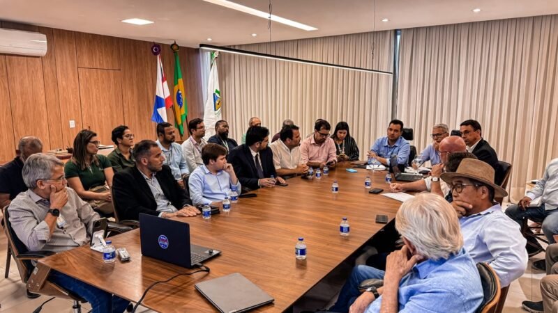 Prefeito de Juazeiro, Andrei Gonçalves, promove reunião estratégica com setor da fruticultura e Governo Federal antes de representar a região em conferência nos EUA