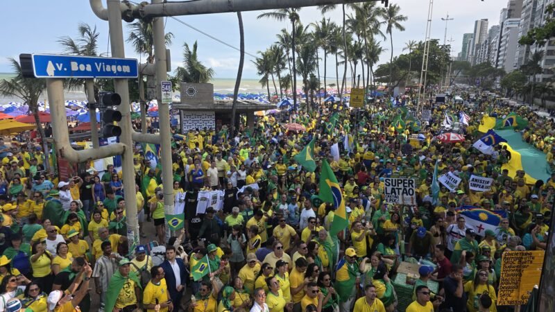 Manifestação do 7 de setembro começa na Avenida Boa Viagem
