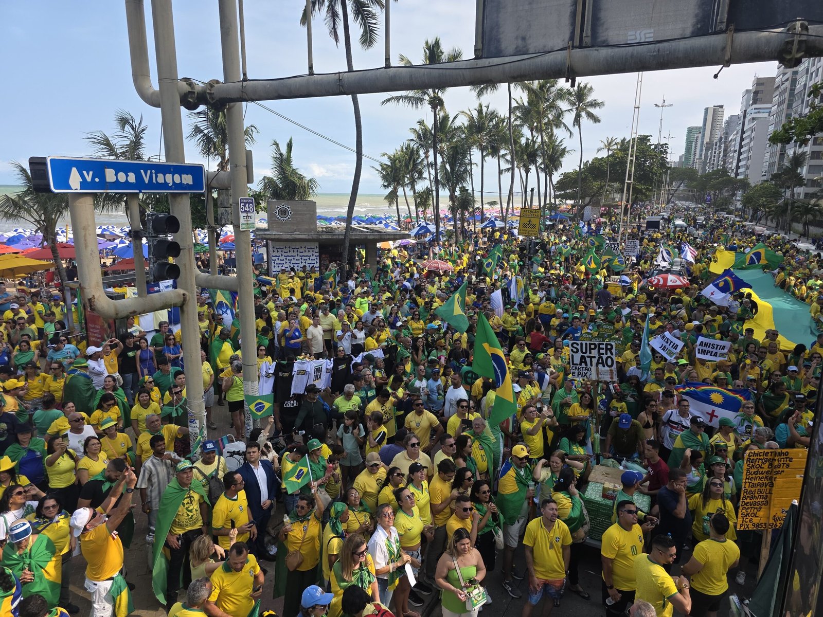 Manifestação do 7 de setembro começa na Avenida Boa Viagem