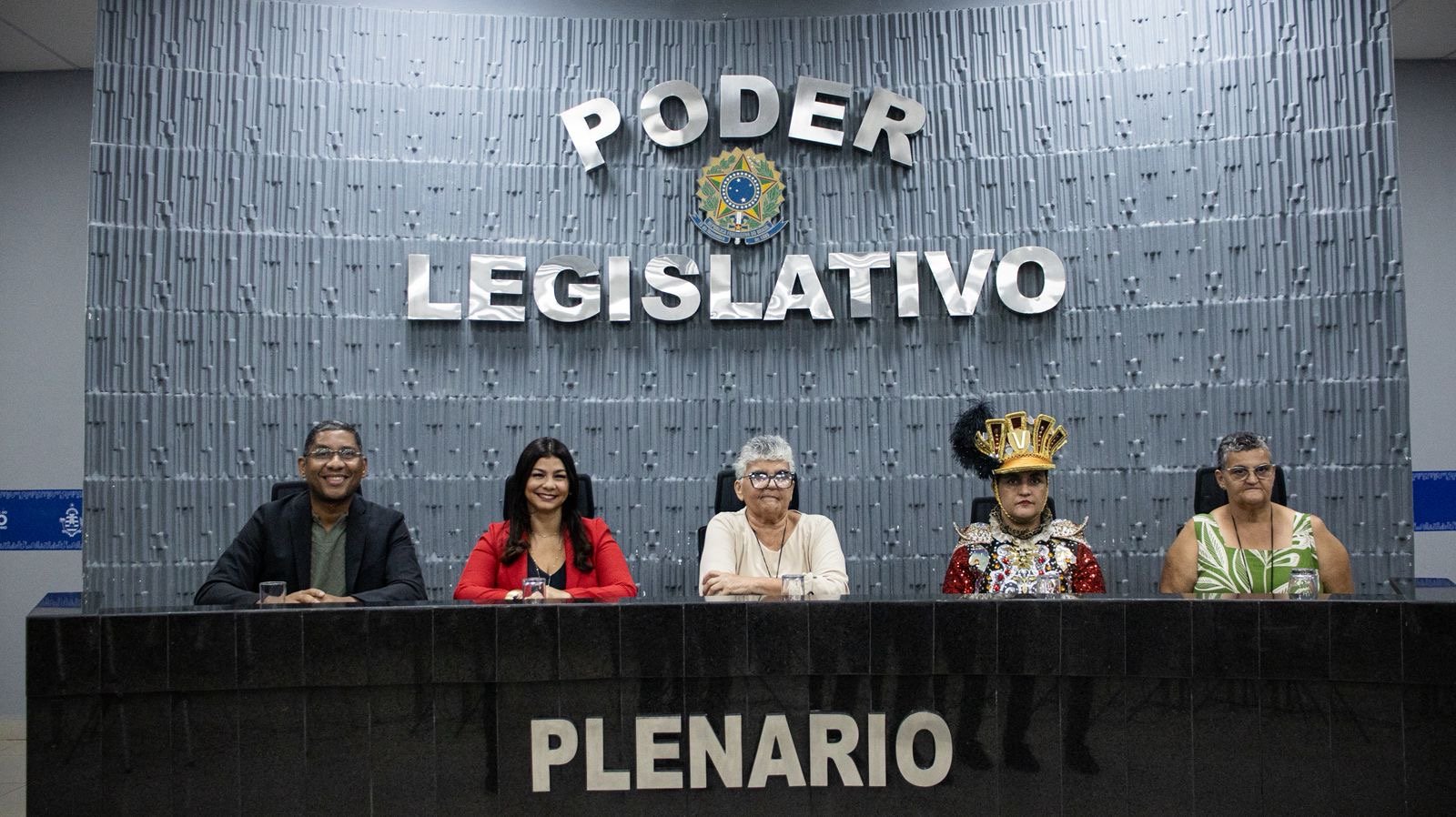 Câmara do Cabo realiza sessão solene e homenageia presidente da Banda Marcial Voluntários da Pátria