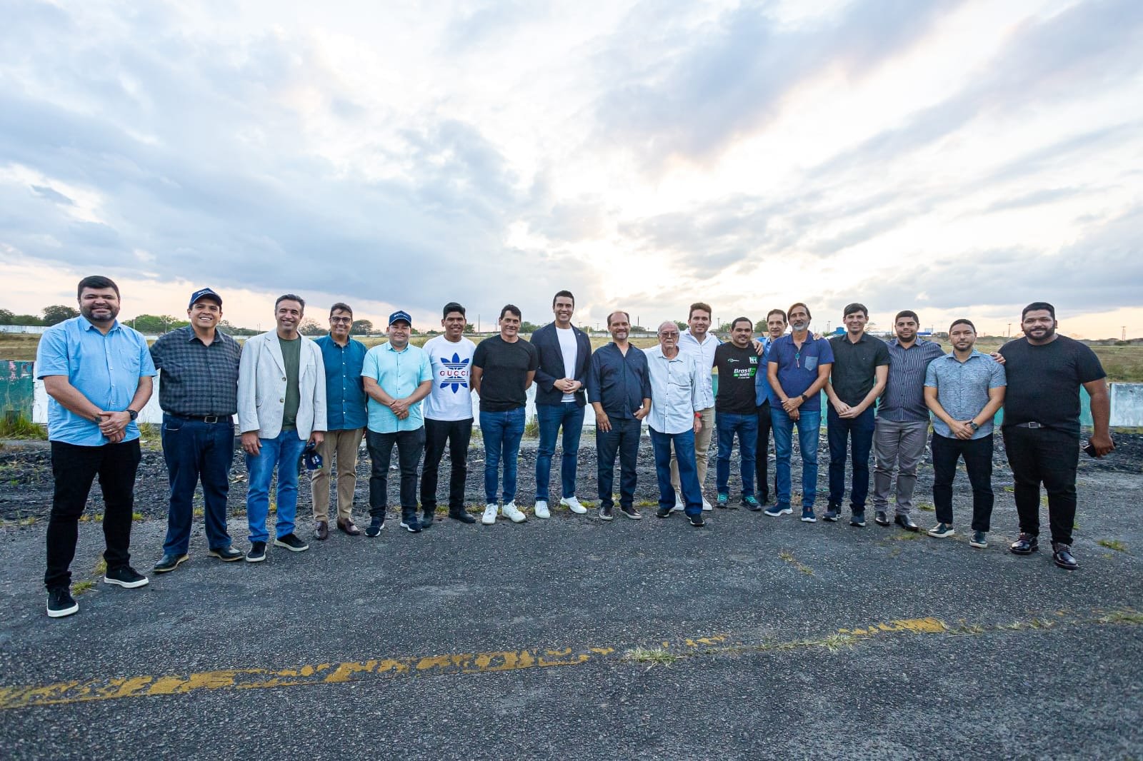 Pilotos e dirigentes do automobilismo nacional fazem visita ao autódromo de Caruaru e elogiam projeto