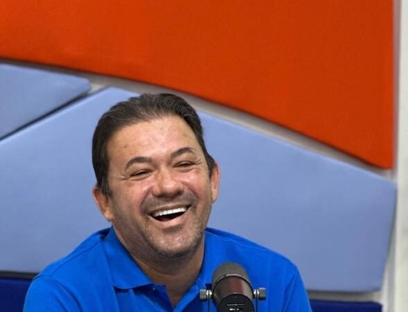 Na rádio Voluntários da Pátria, prefeito Evilásio convida Araripina e região para o maior evento cristão do araripe (Jornada de Fé)