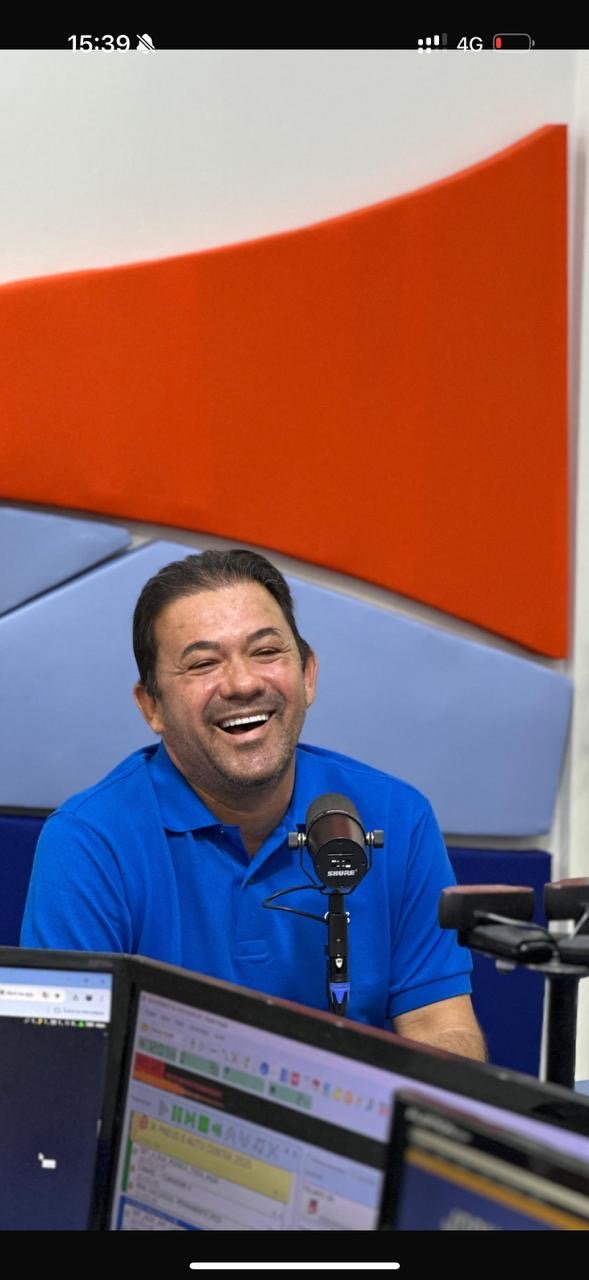 Na rádio Voluntários da Pátria, prefeito Evilásio convida Araripina e região para o maior evento cristão do araripe (Jornada de Fé)