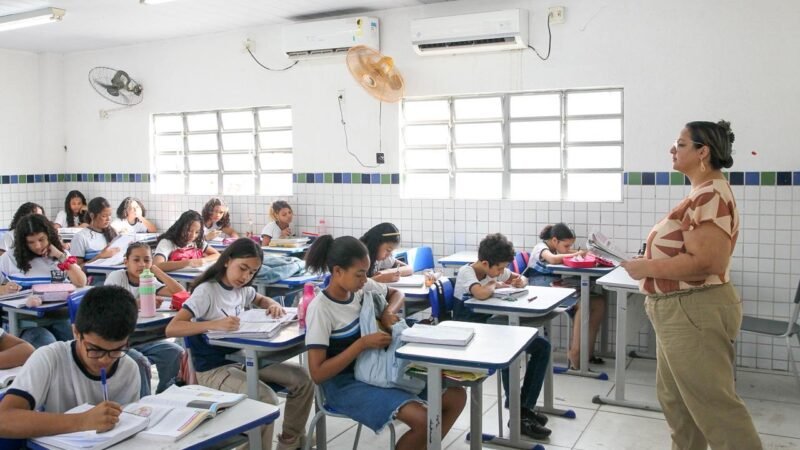 Professores da rede do Jaboatão recebem benefícios e são valorizados pela gestão municipal