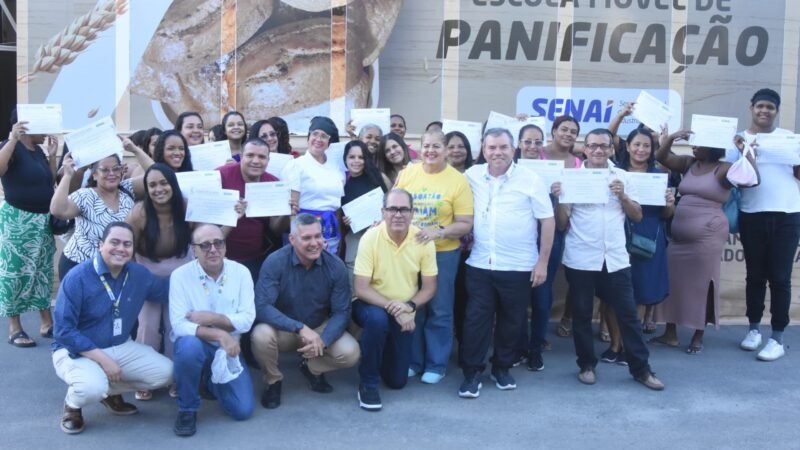 Prefeito Mano Medeiros celebra conclusão de cursos de panificação e confeitaria em parceria com o Sebrae e SENAI