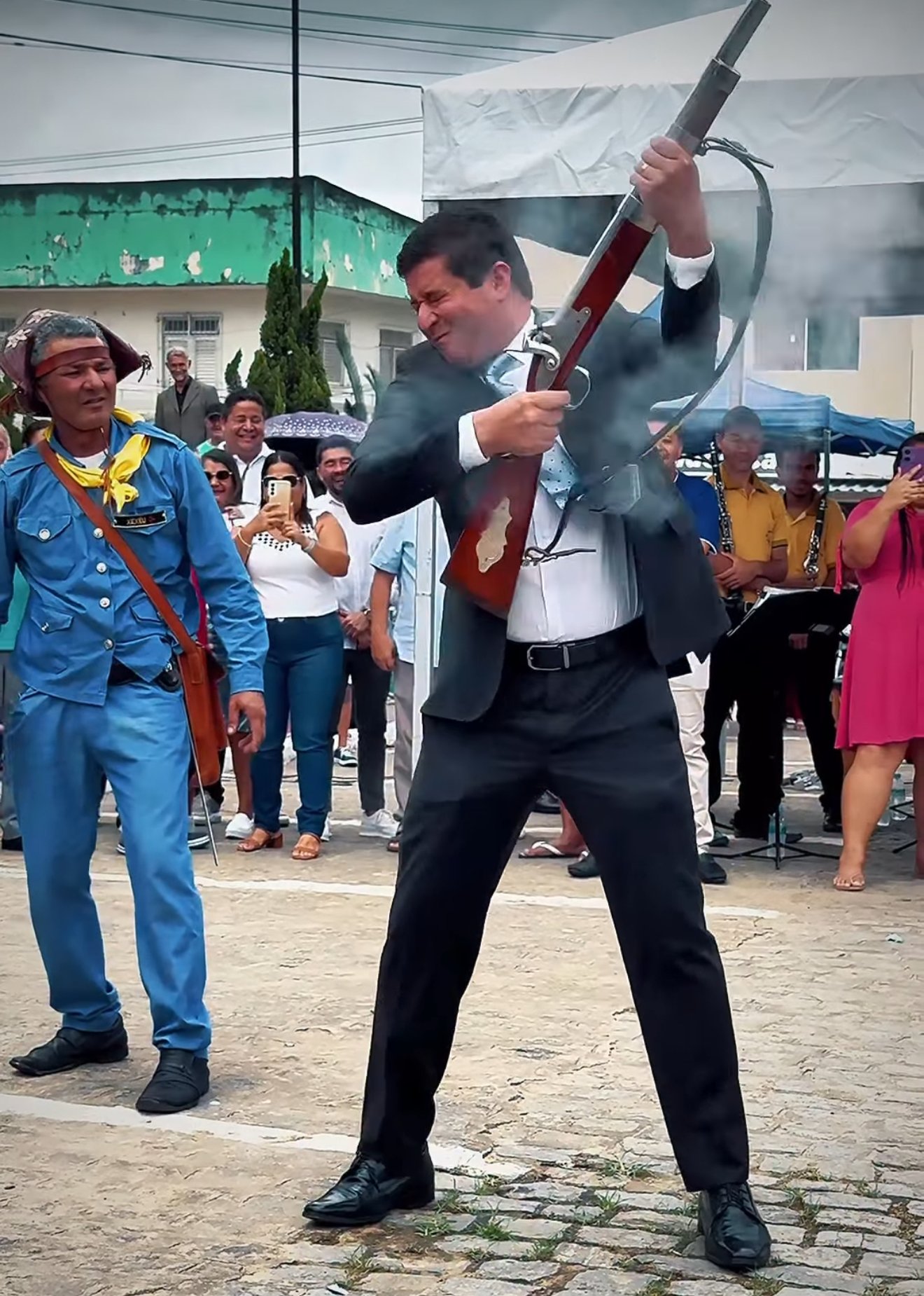 Prefeito Thiago de Miel celebra os 34 anos de Xexéu com tiro oficial de Bacamarte