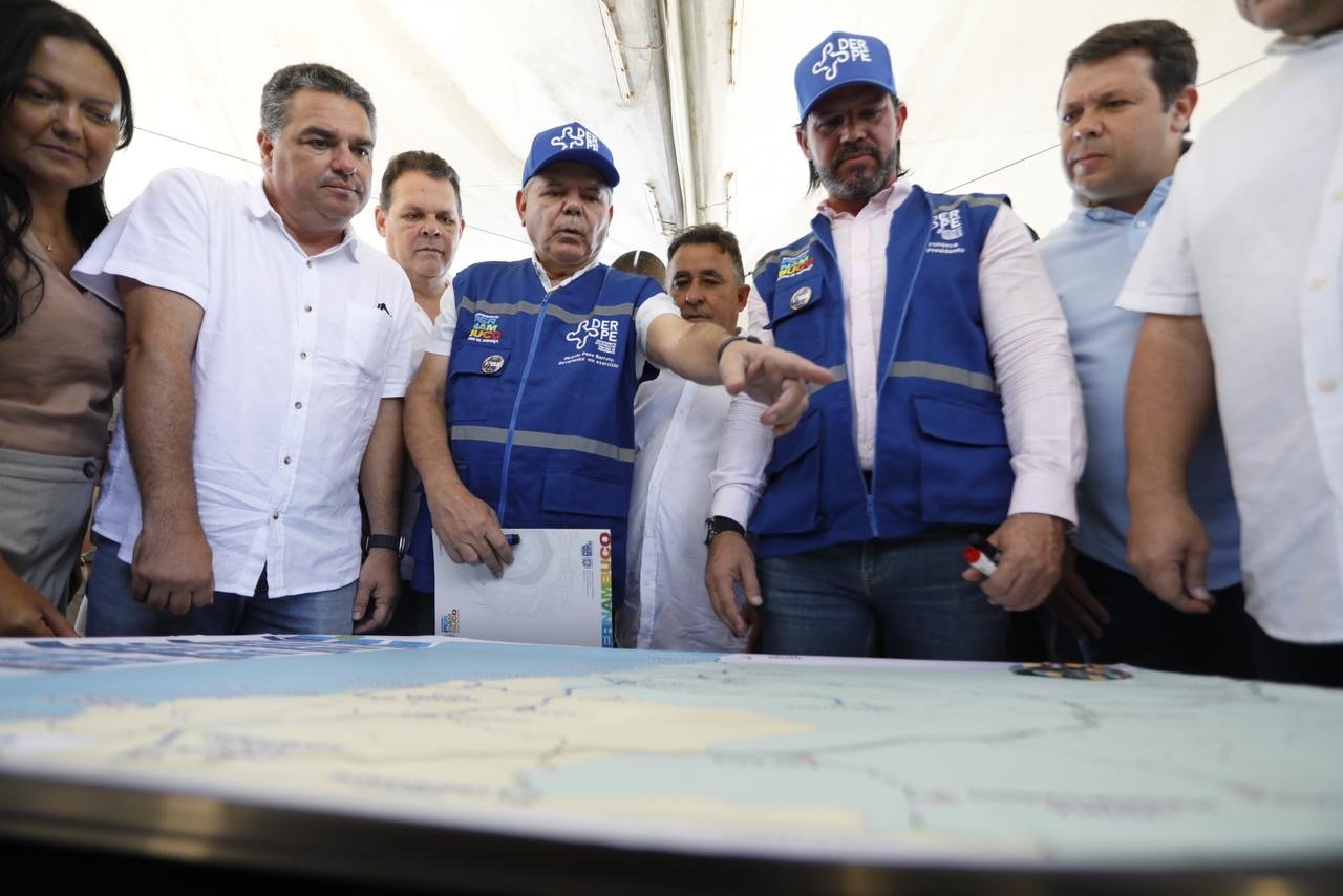 Governador em exercício Ricardo Paes Barreto visita obras em rodovias da Mata Sul