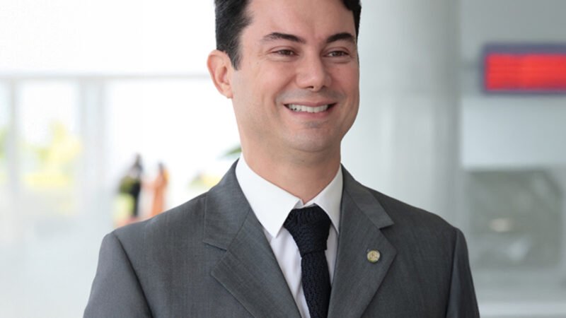 Clodoaldo Magalhães garante aprovação de projeto que reforça combate à adulteração de bebidas no Brasil