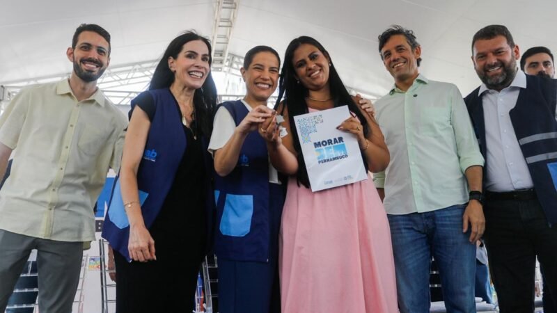 No Recife, governadora Raquel Lyra entrega chaves de residencial beneficiado pelo Programa Morar Bem PE – Entrada Garantida