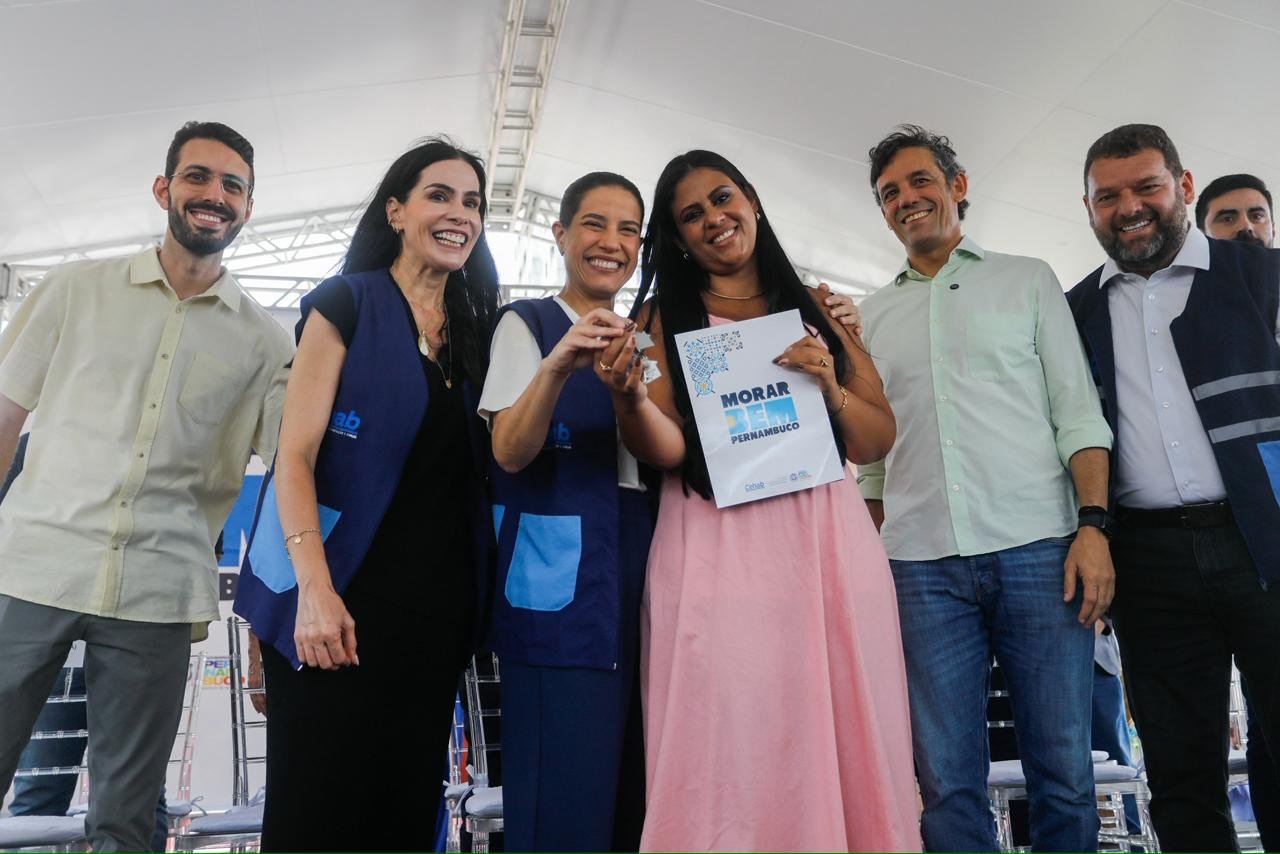 No Recife, governadora Raquel Lyra entrega chaves de residencial beneficiado pelo Programa Morar Bem PE – Entrada Garantida