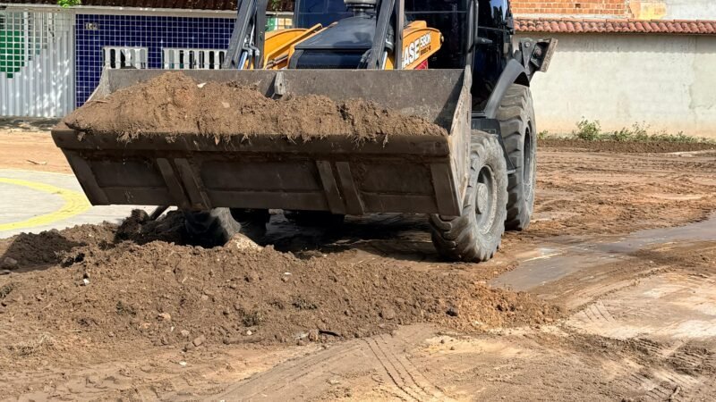 Prefeitura de Goiana inicia obras de terraplanagem para calçamento de 37 ruas em Ponta de Pedras