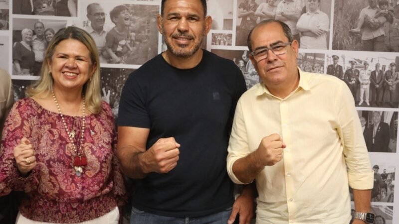 Prefeito Mano Medeiros recebe Rogério Minotouro para apresentação de projeto social