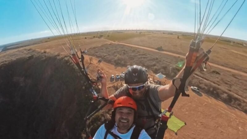 Prefeito Evilásio Mateus realiza voo de parapente e destaca fortalecimento do turismo em Araripina