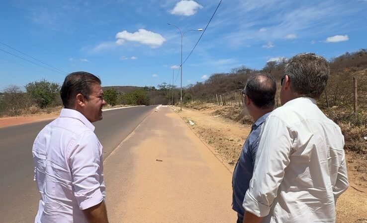 Prefeito Evilásio Mateus acompanha equipe da empresa que vai fazer a duplicação do trecho na BR-316 em Araripina